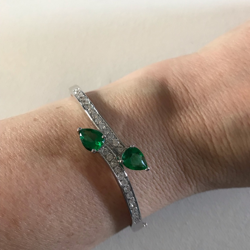 Silver plated, CZ @ lab emerald bangle